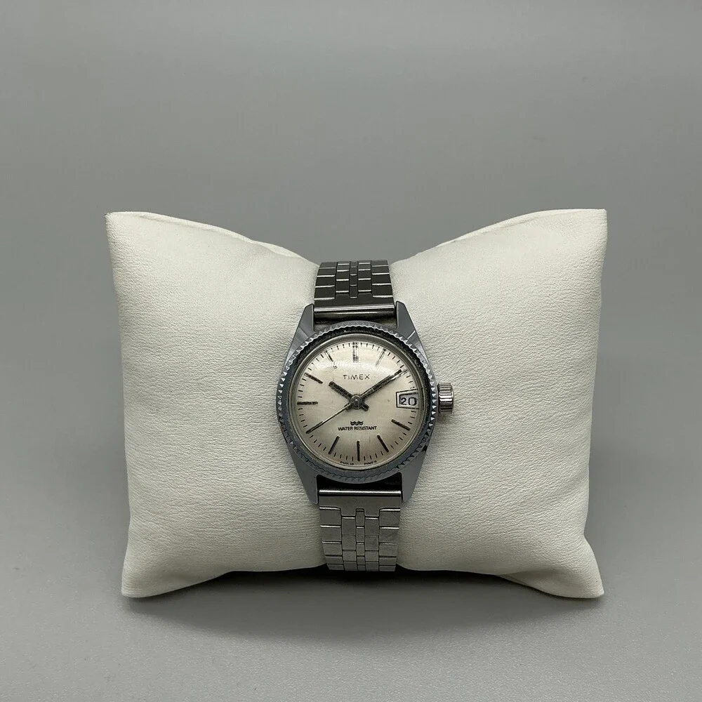 Vintage Timex Womens Watch 23mm Cream Dial Date Silver Tone Wind Bracelet